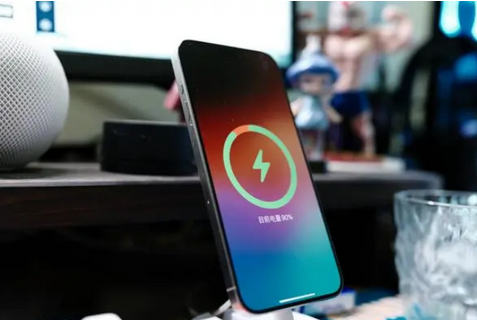 多祥镇苹果15换屏服务分享用什么充电器给iPhone15充电更好 